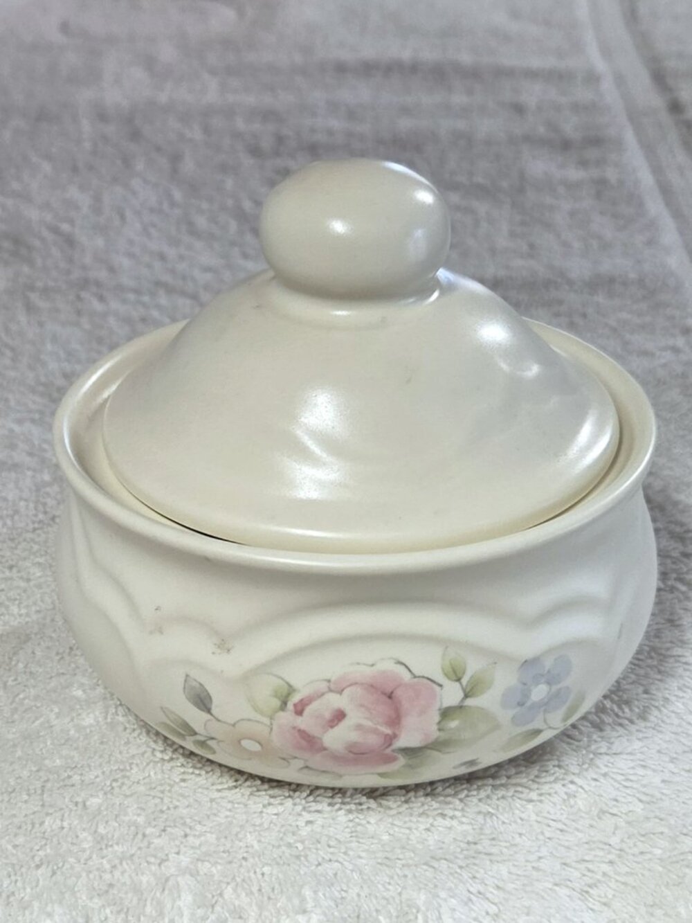 Pfaltzgraff Tea Rose Sugar Bowl with Lid